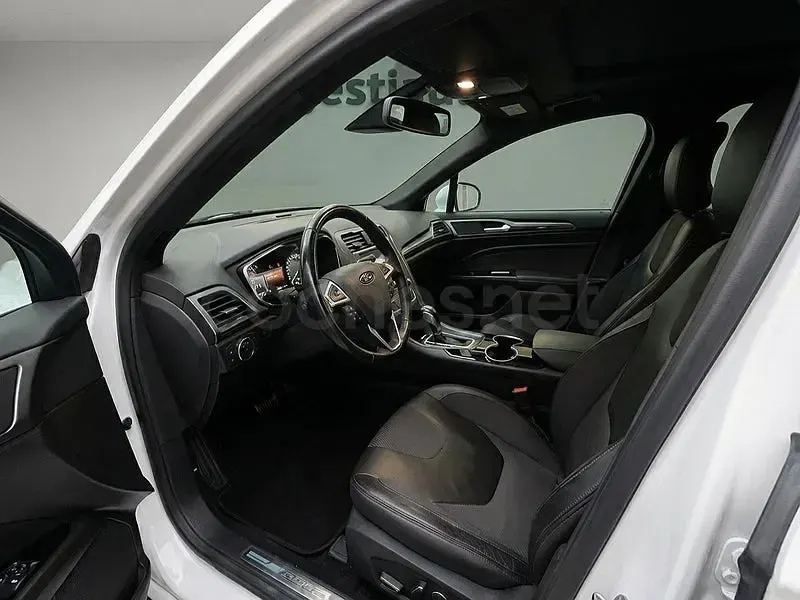 Usado Ford Mondeo ST-Line 150 CV (110 kW) 2019 Blanco Familiar