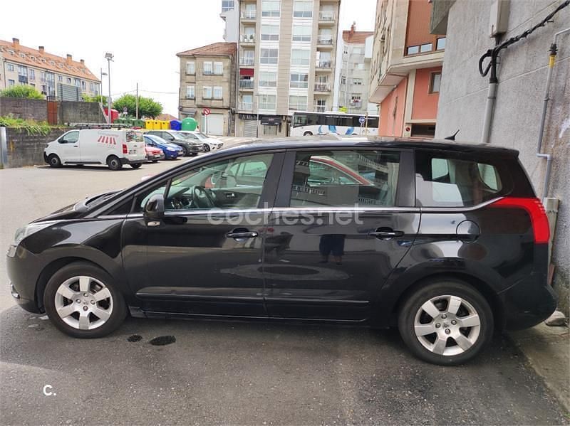 Negro Usado 2010 Peugeot 5008 Premium Monovolumen | 5000 € (Buen precio) - Imagen 1/4