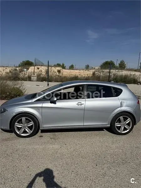 Usado Seat Leon Sport 125 CV (91 kW) 2008 Gris / plata Utilitario
