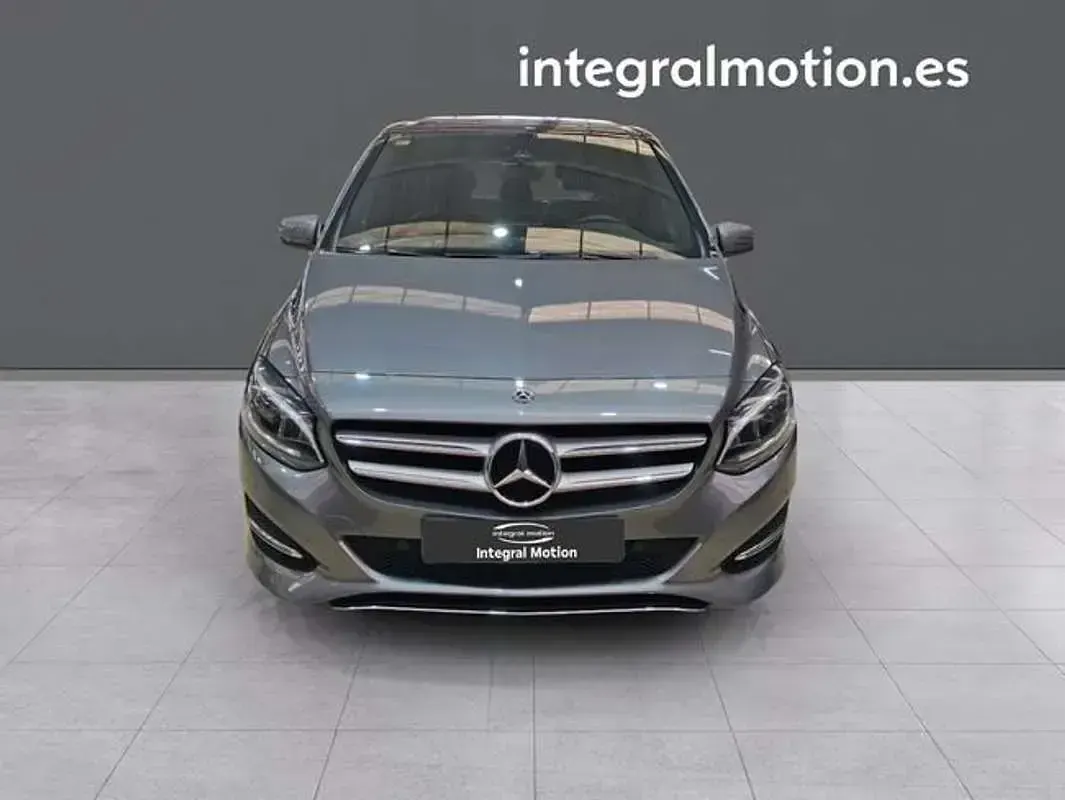 Usado Mercedes B200 156 CV (114 kW) 2017 Gris Utilitario