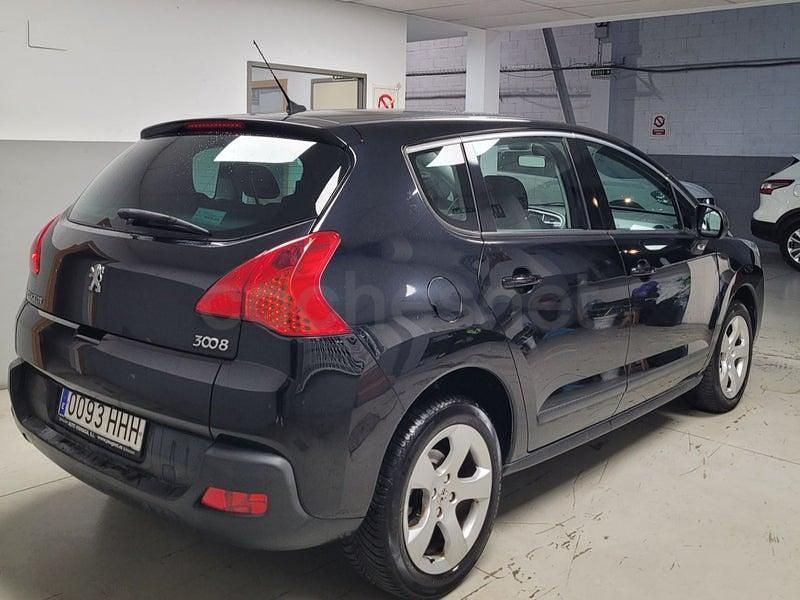 Usado Peugeot 3008 Sport 112 CV (82 kW) 2011 Negro Familiar