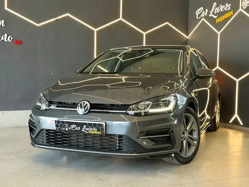 Usado VW Golf VII Sport 115 CV (84 kW) 2019 Gris / plata Berlina