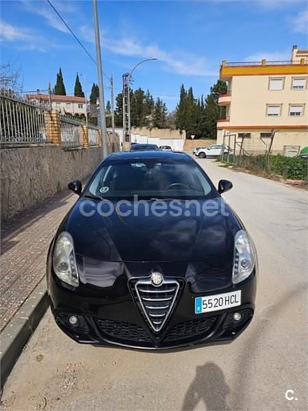Usado Alfa Romeo Giulietta Progression 105 CV (77 kW) 2011 Negro Utilitario