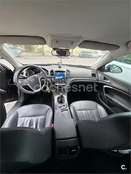 Usado Opel Insignia Selective 130 CV (95 kW) 2012 Violeta / lila Berlina