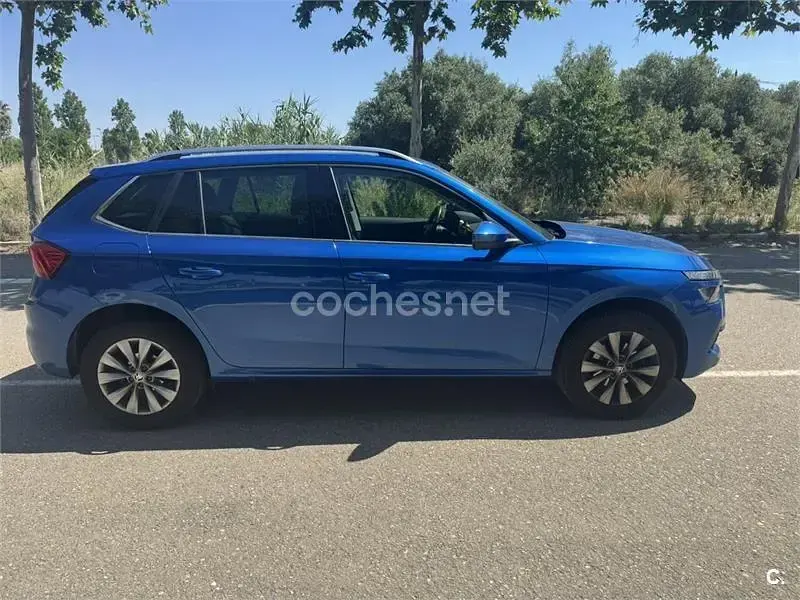Usado Skoda Kamiq Ambition 110 CV (80 kW) 2022 Azul SUV