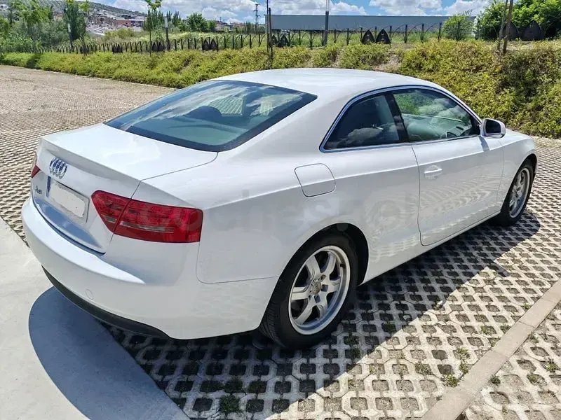 Usado Audi A5 180 CV (132 kW) 2010 Blanco Coupe