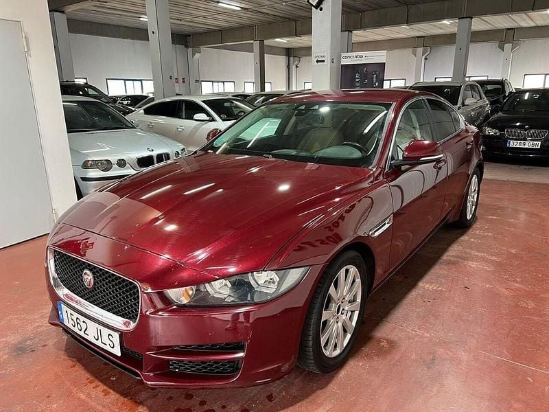 Usado Jaguar XE Pure 180 CV (132 kW) 2016 Rojo Berlina