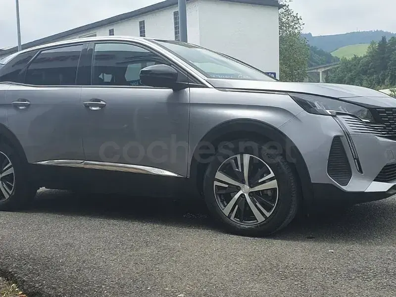 Usado Peugeot 3008 Allure 180 CV (132 kW) 2024 Gris / plata SUV
