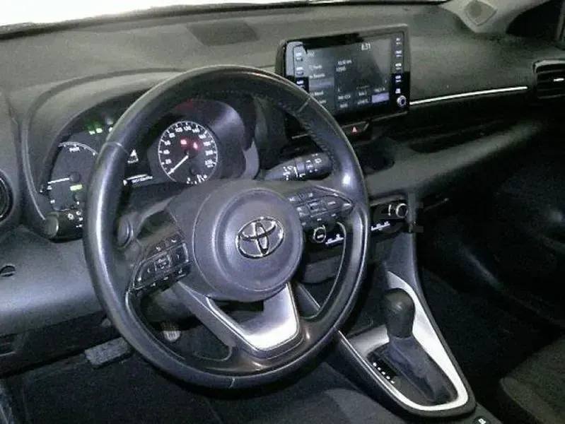 Usado Toyota Yaris Hybrid Active 116 CV (85 kW) 2022 Blanco Berlina