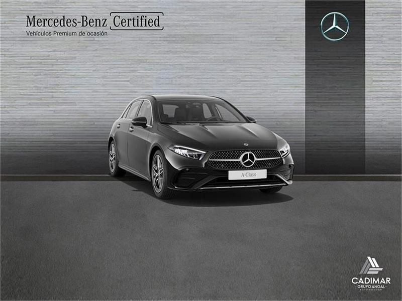 Usado Mercedes A180 AMG line 136 CV (100 kW) 2025 Negro Berlina