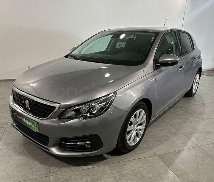 Usado Peugeot 308 Style 130 CV (95 kW) 2019 Gris / plata Berlina