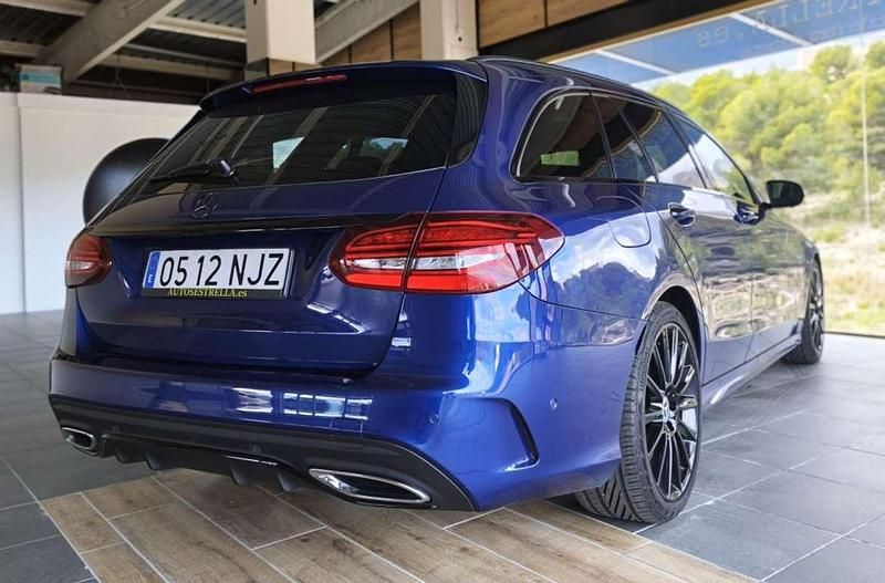 Usado Mercedes C200 150 CV (110 kW) 2019 Azul Familiar