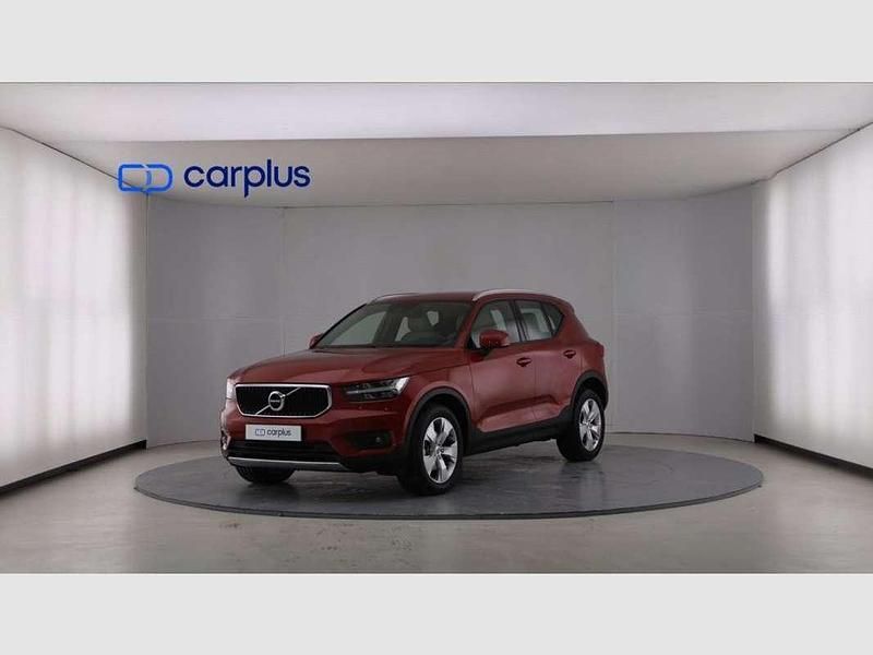 Rojo Usado 2020 Volvo XC40 Momentum SUV | 29.990 € (Caro) - Imagen 1/4