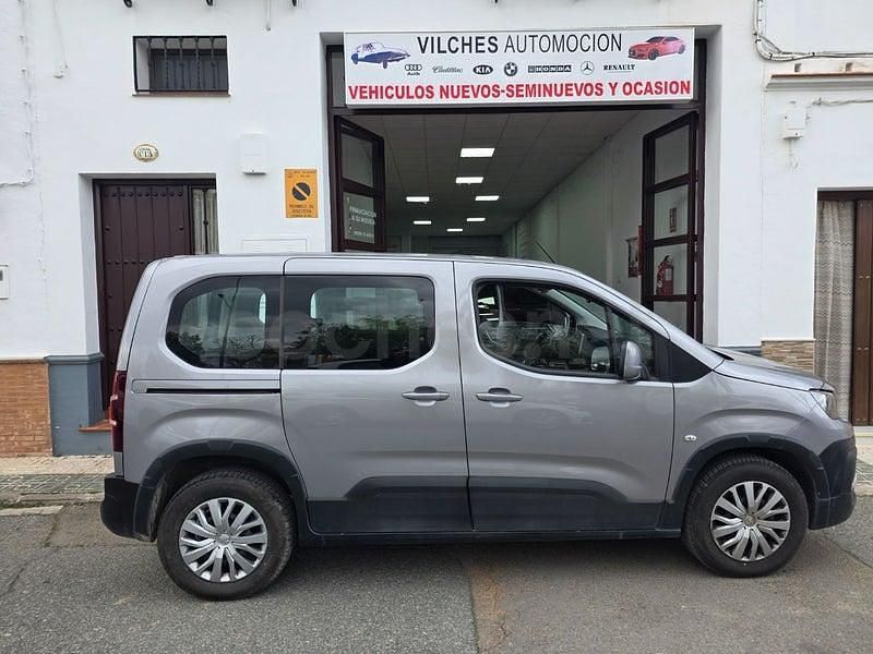 Usado Peugeot Rifter Active 100 CV (73 kW) 2021 Gris / plata Monovolumen