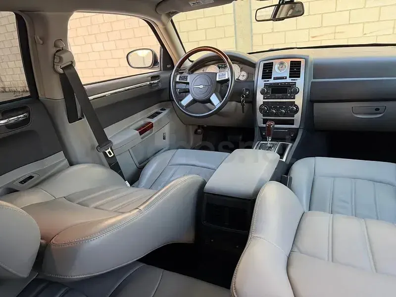 Usado Chrysler 300C Executive 218 CV (160 kW) 2008 Gris / plata Berlina