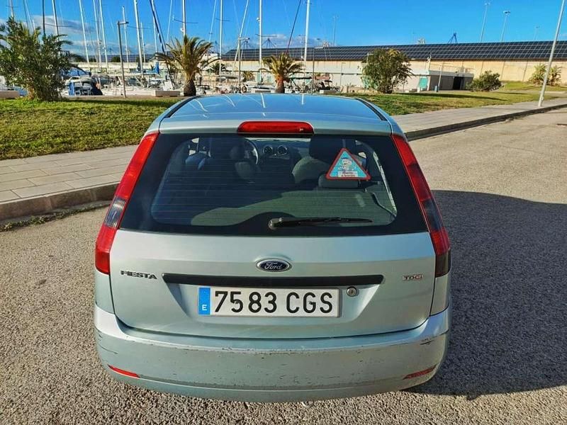 Usado Ford Fiesta Ambiente 68 CV (50 kW) 2002 Gris Utilitario