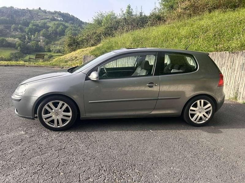 Usado VW Golf V GT 140 CV (102 kW) 2007 Gris Utilitario