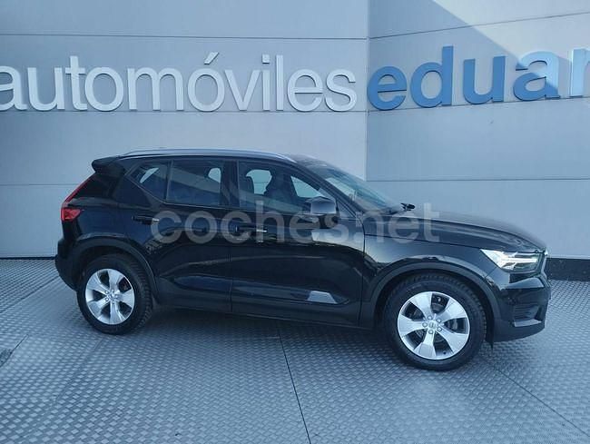 Negro Usado 2020 Volvo XC40 Momentum SUV | 28.500 € (Un poco caro) - Imagen 1/4