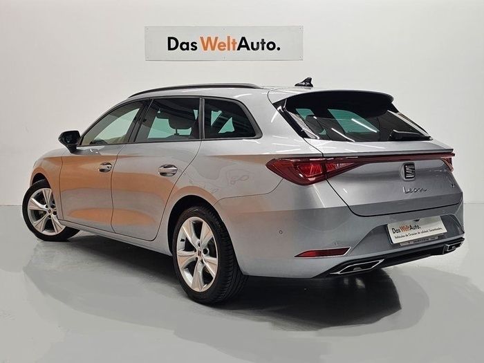 Gris plata Usado 2024 Seat Leon ST FR Familiar | 24.500 € (Precio justo) - Imagen 1/4