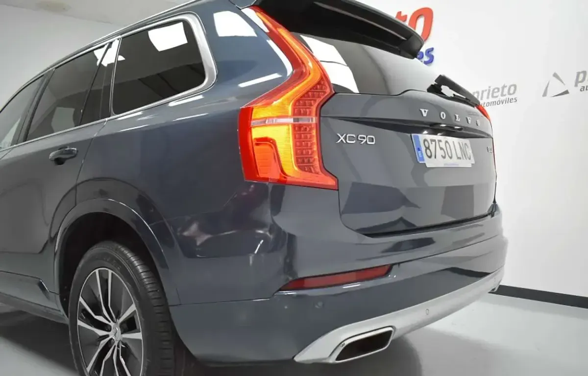 Używany Volvo XC90 Momentum 235 KM (172 kW) 2021 Niebieski SUV