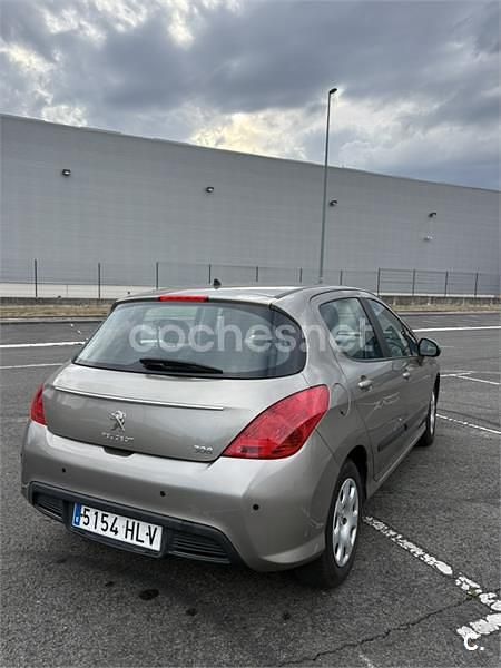 Usado Peugeot 308 Access 98 CV (72 kW) 2012 Beige Berlina