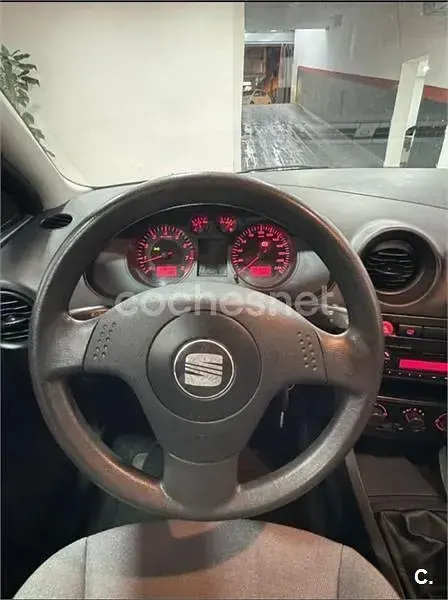 Usado Seat Ibiza Fresh 100 CV (73 kW) 2003 Rojo Utilitario