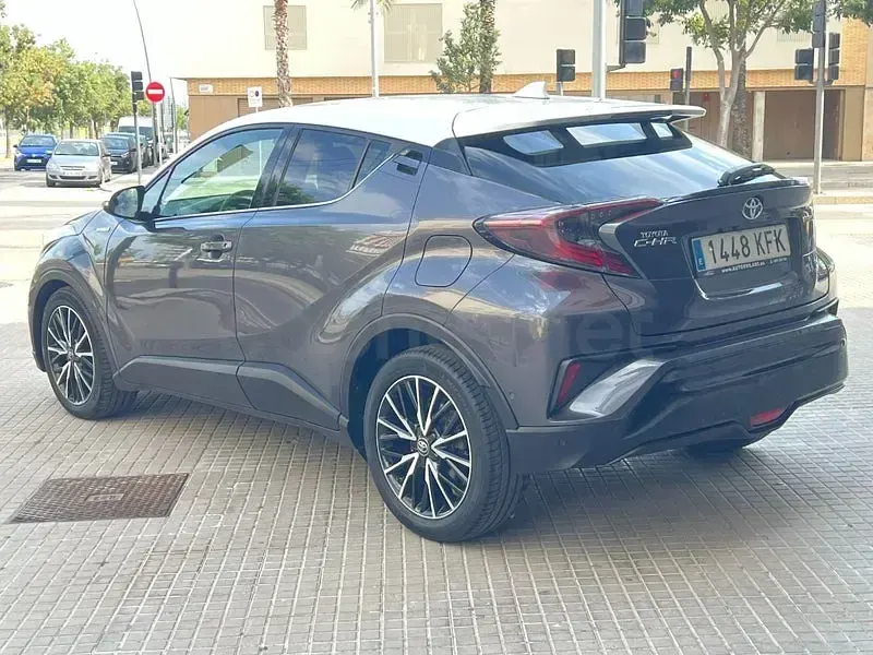 Usado Toyota C-HR Plus 122 CV (89 kW) 2017 Gris / plata SUV