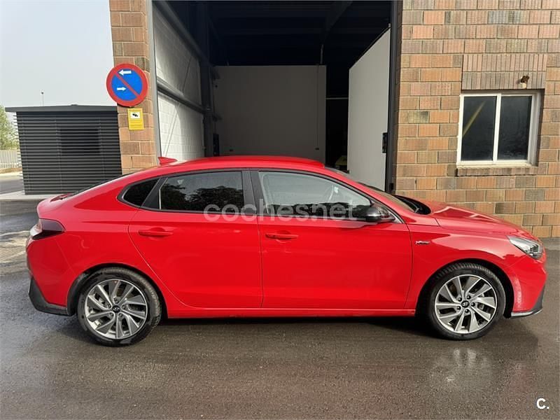 Rojo Usado 2021 Hyundai i30 N Line Berlina | 17.200 € (Precio justo) - Imagen 1/4