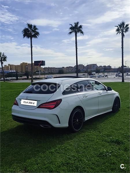 Usado Mercedes CLA200 Shooting Brake AMG line 136 CV (100 kW) 2017 Blanco Familiar