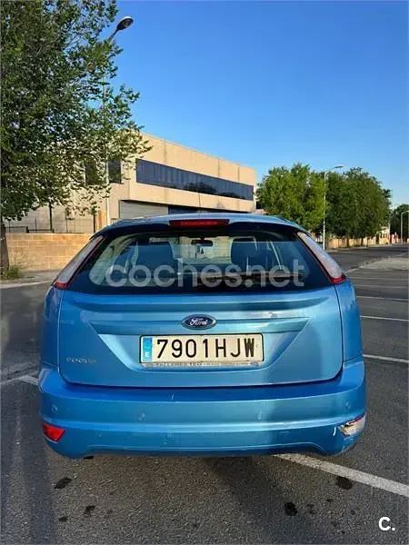 Usado Ford Focus Trend 100 CV (73 kW) 2012 Azul Berlina