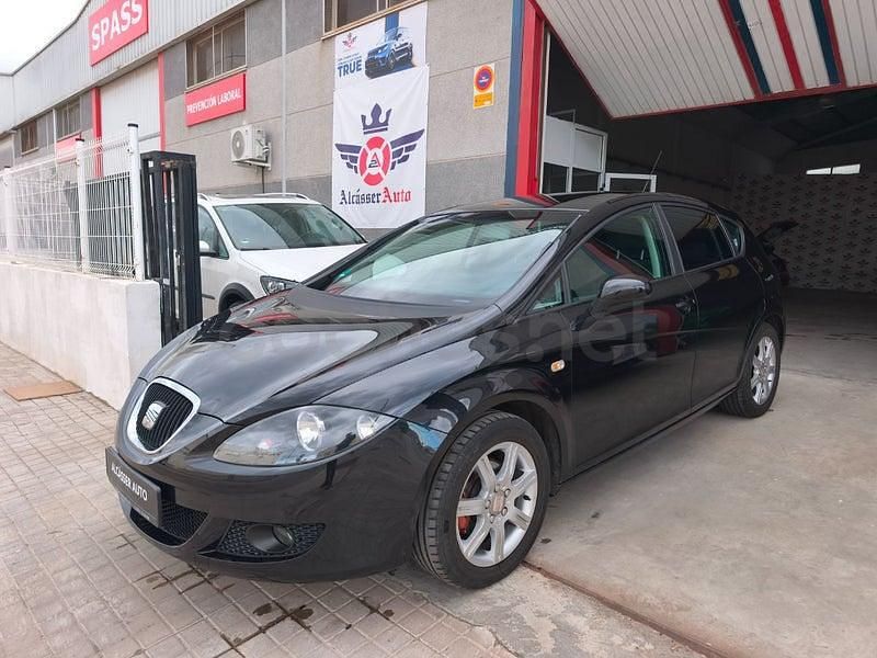 Usado Seat Leon Reference 102 CV (75 kW) 2006 Negro Utilitario