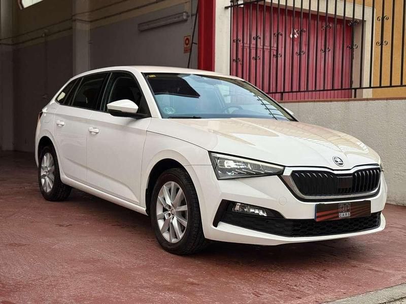 Usado Skoda Scala Style 116 CV (85 kW) 2020 Blanco Utilitario