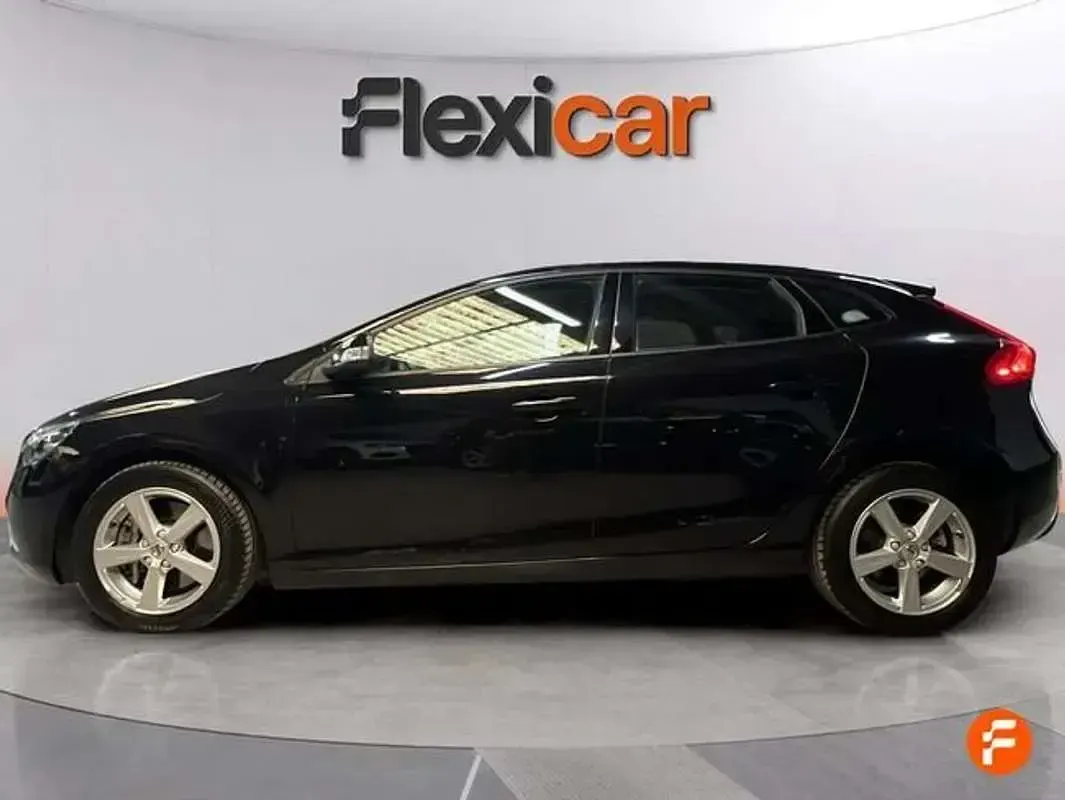 Occasion Volvo V40 Momentum 122 PK (89 kW) 2018 Zwart Hatchback