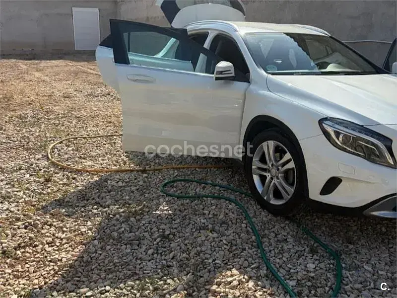 Usado Mercedes GLA220 Urban 170 CV (125 kW) 2014 Blanco SUV