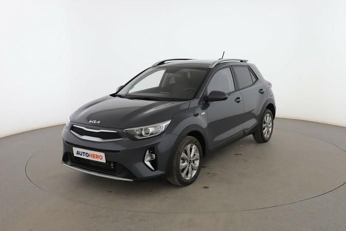 Gris / plata Usado 2022 Kia Stonic SUV | 17.399 € (Precio justo) - Imagen 1/3