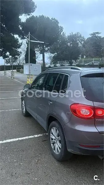 Usado VW Tiguan R-line BlueMotion 140 CV (102 kW) 2011 Gris / plata SUV