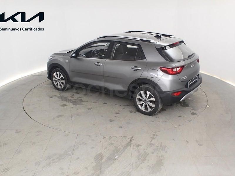 Usado Kia Stonic 100 CV (73 kW) 2025 Gris / plata SUV