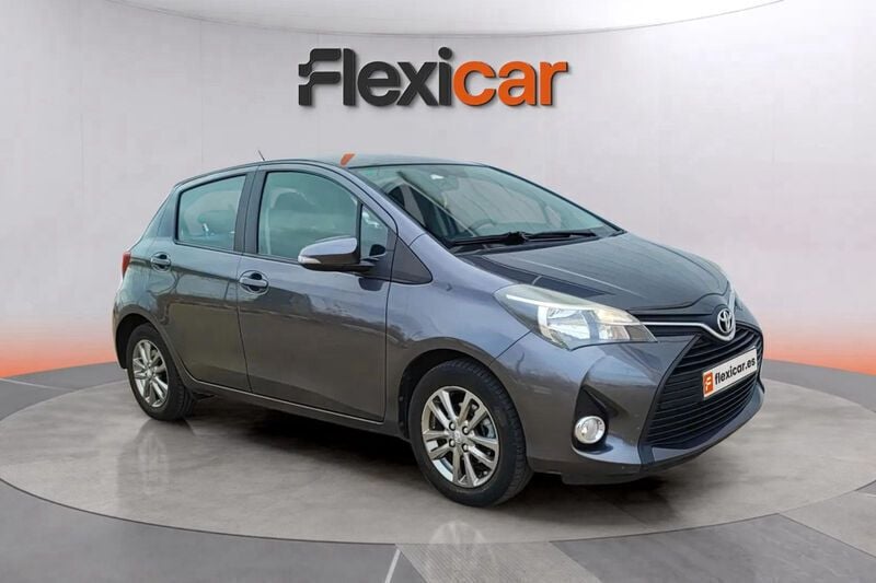 Gris Usado 2017 Toyota Yaris Active Berlina | 8490 € (Buen precio) - Imagen 1/4
