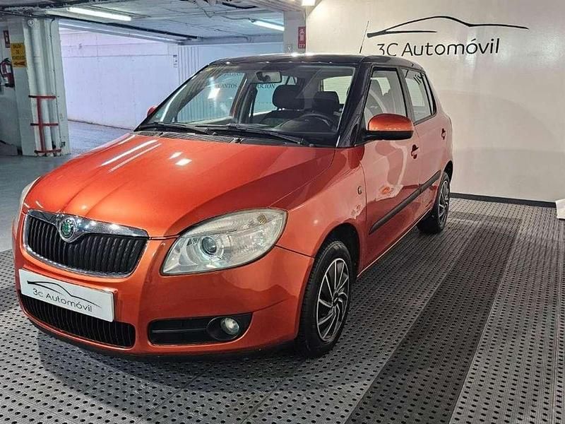 Usado Skoda Fabia 60 CV (44 kW) 2008 Naranja Berlina