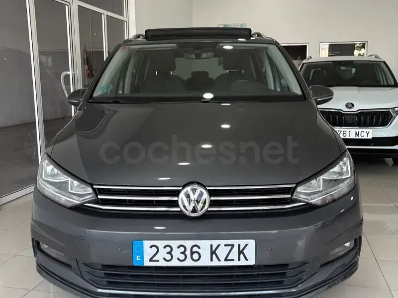 Usado VW Touran Advance 115 CV (84 kW) 2019 Gris / plata Monovolumen