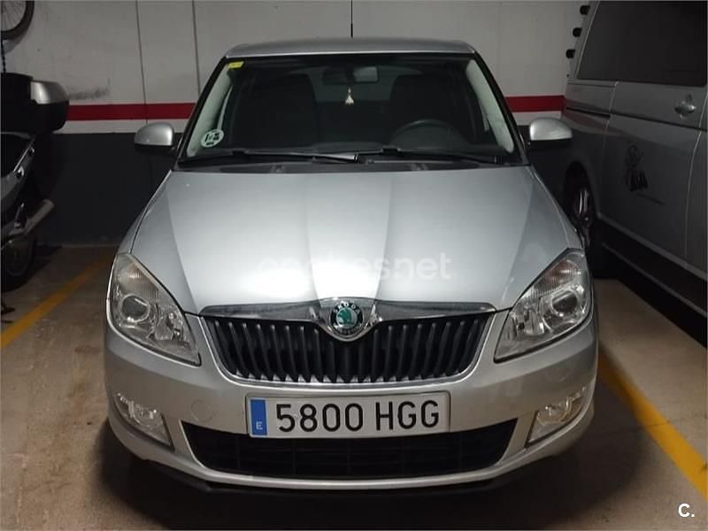 Usado Skoda Fabia Style 90 CV (66 kW) 2011 Gris / plata Berlina