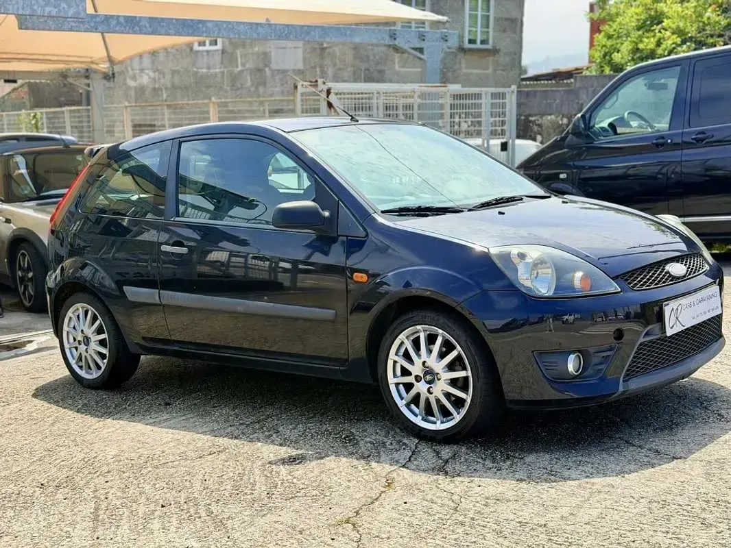 Usado Ford Fiesta Ghia 90 CV (66 kW) 2008 Utilitario