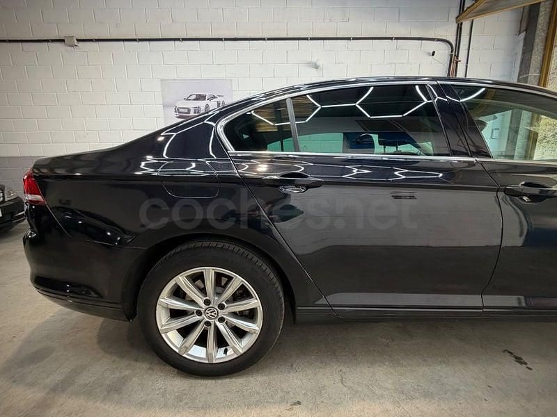 Usado VW Passat Advance 150 CV (110 kW) 2019 Negro Berlina