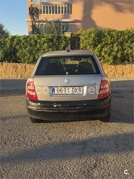 Usado Skoda Fabia Classic 64 CV (47 kW) 2005 Beige Berlina