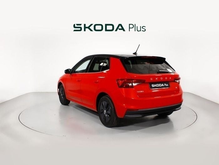 Negro Usado 2024 Skoda Fabia Selection Berlina | 21.200 € (Un poco caro) - Imagen 1/4
