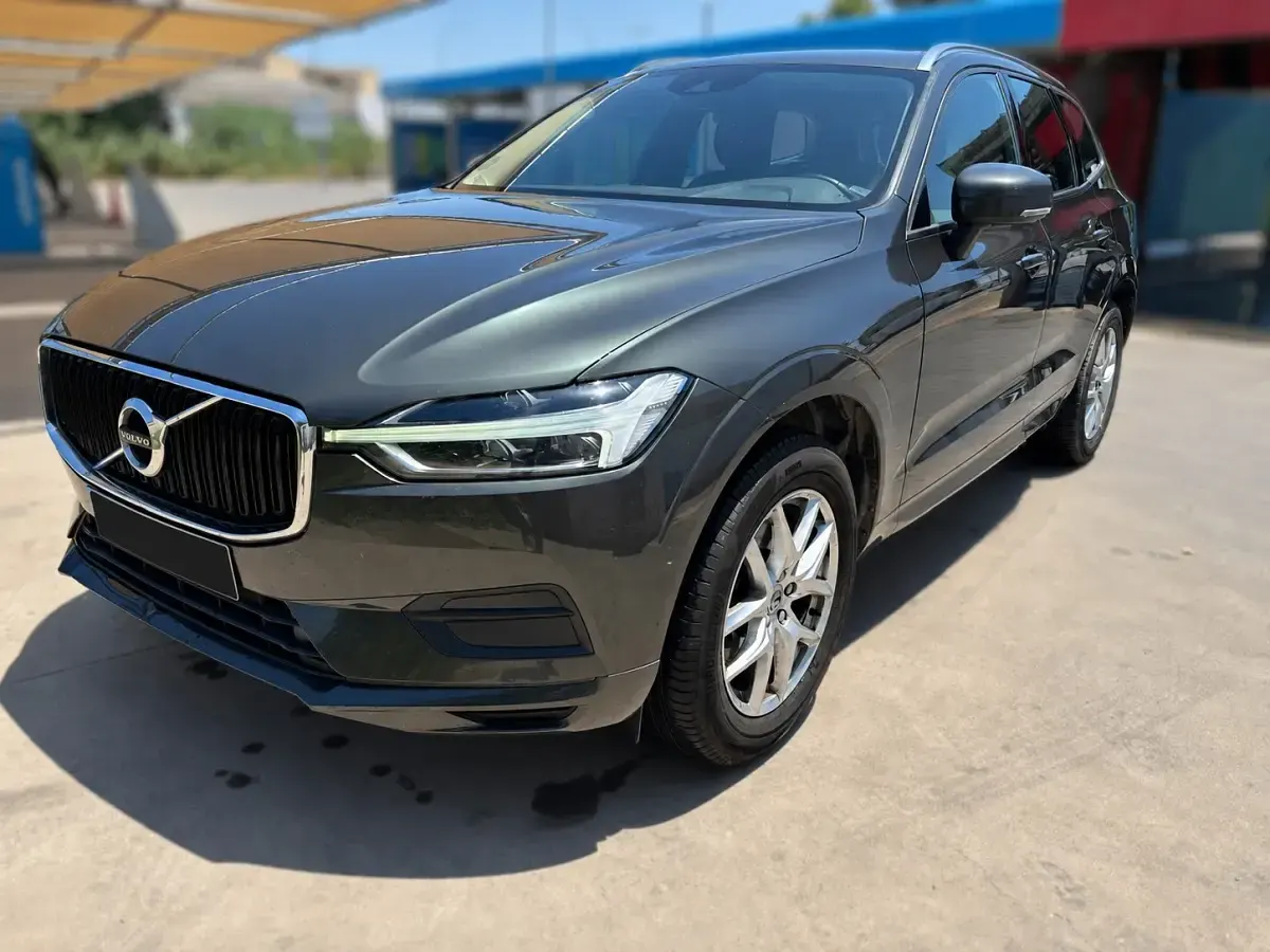 Usado Volvo XC60 Momentum 190 CV (139 kW) 2018 Gris SUV