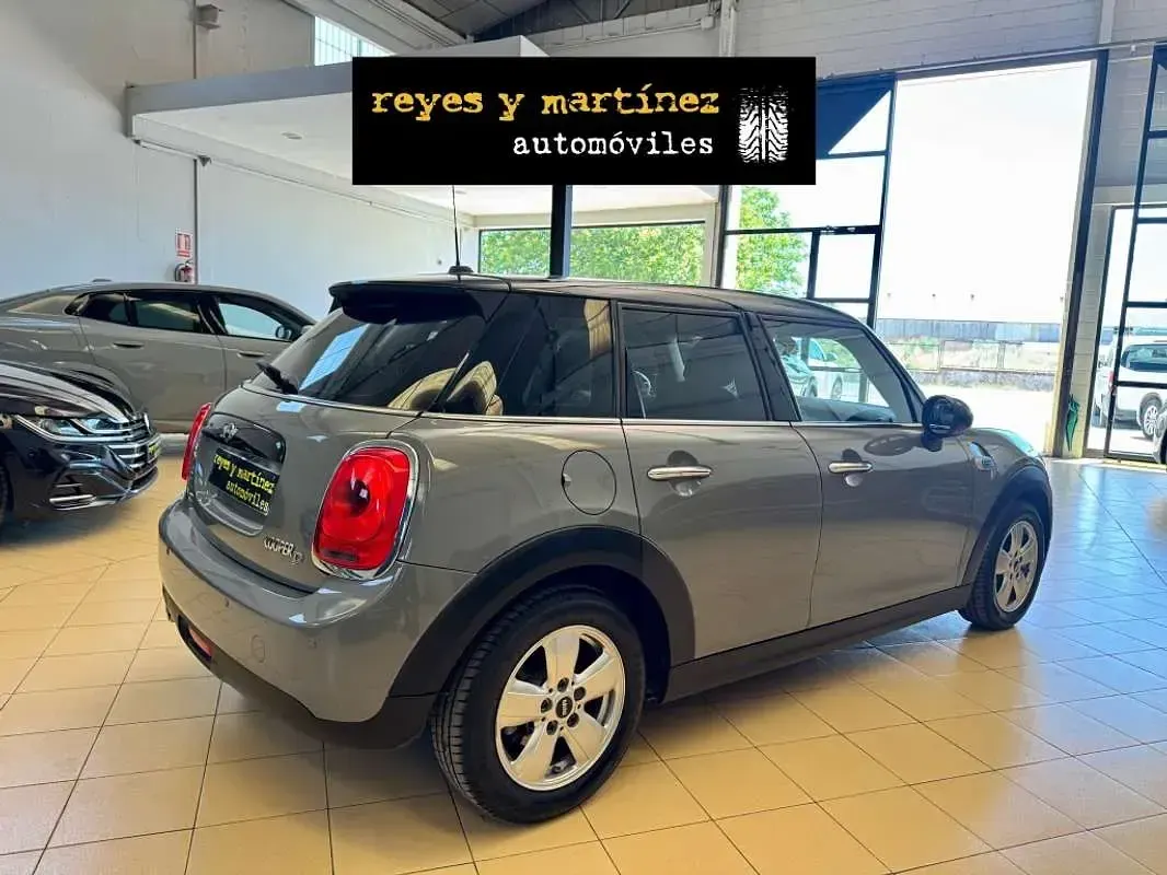 Usado Mini Cooper D Cabriolet 117 CV (86 kW) 2018 Gris Descapotable
