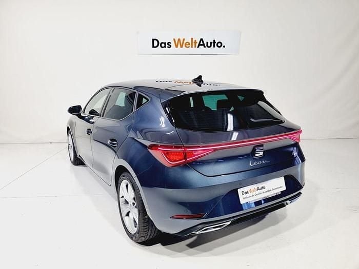 Gris Usado 2024 Seat Leon FR Berlina | 22.480 € (Buen precio) - Imagen 1/4