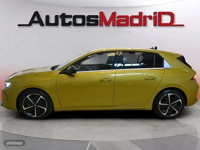Usado Opel Astra Elegance 130 CV (95 kW) 2023 Amarillo Utilitario