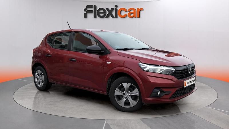Usado Dacia Sandero Comfort 101 CV (74 kW) 2021 Burdeos Utilitario